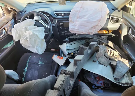 2015 Nissan Rogue S z USA, uszkodzony, nr VIN KNMAT2MTXFP575721